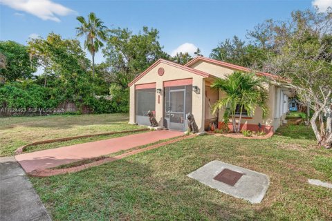 Купить виллу или дом в Майами, Флорида 3 спальни, 104.52м2, № 1985882 - фото 2