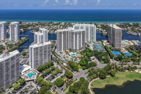 Condo à Aventura, Floride, 2 chambres  № 2187870