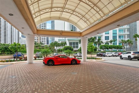 Condo in Miami, Florida, 2 bedrooms  № 1890785 - photo 6