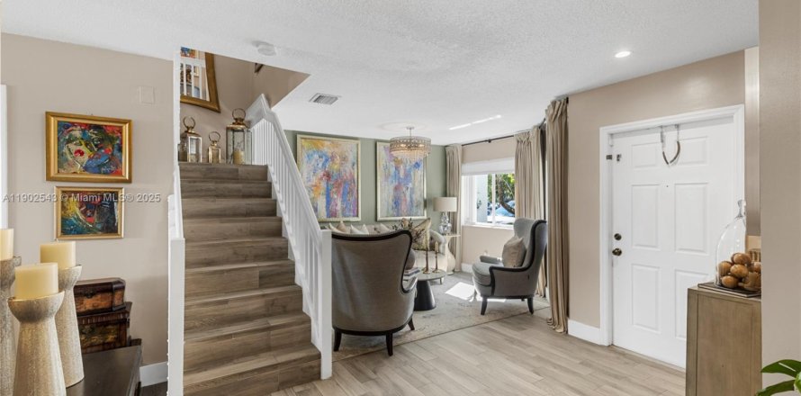 Townhouse in Pembroke Pines, Florida 3 bedrooms, 136.38 sq.m. № 1953918