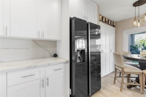 Townhouse in Pembroke Pines, Florida 3 bedrooms, 136.38 sq.m. № 1953918 - photo 25