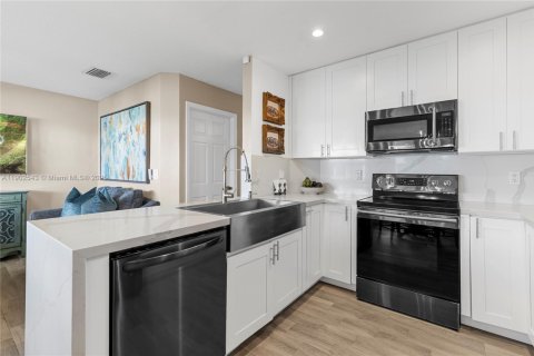 Townhouse in Pembroke Pines, Florida 3 bedrooms, 136.38 sq.m. № 1953918 - photo 24