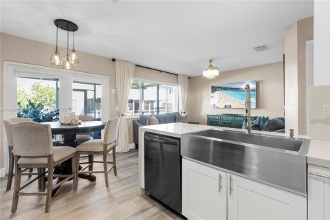 Townhouse in Pembroke Pines, Florida 3 bedrooms, 136.38 sq.m. № 1953918 - photo 26