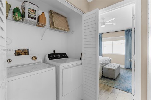 Townhouse in Pembroke Pines, Florida 3 bedrooms, 136.38 sq.m. № 1953918 - photo 9