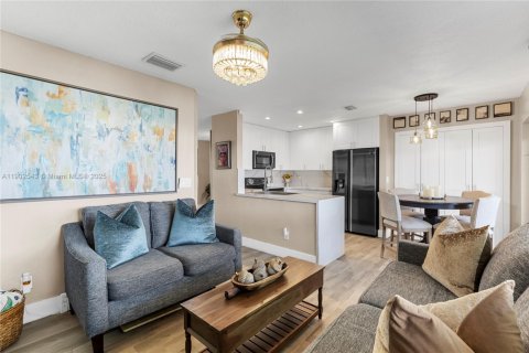 Townhouse in Pembroke Pines, Florida 3 bedrooms, 136.38 sq.m. № 1953918 - photo 29