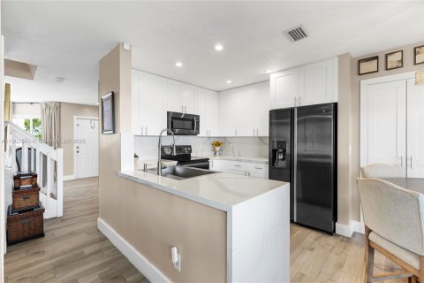 Townhouse in Pembroke Pines, Florida 3 bedrooms, 136.38 sq.m. № 1953918 - photo 23