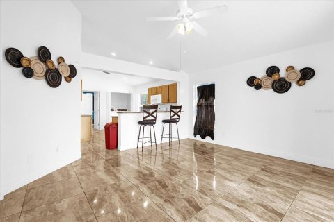 House in Davenport, Florida 3 bedrooms, 149.29 sq.m. № 1772731 - photo 7