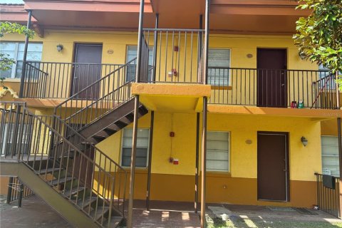 Condo in Orlando, Florida, 2 bedrooms  № 1884491 - photo 1