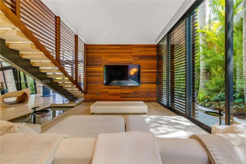 House in Golden Beach, Florida 8 bedrooms, 606.56 sq.m. № 1691195 - photo 21