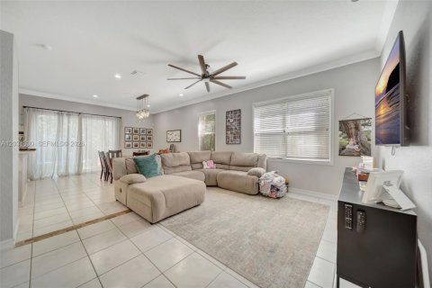 House in Pembroke Pines, Florida 4 bedrooms, 190.82 sq.m. № 2087023 - photo 8