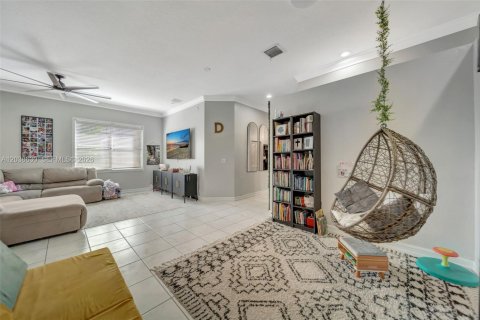 House in Pembroke Pines, Florida 4 bedrooms, 190.82 sq.m. № 2087023 - photo 9
