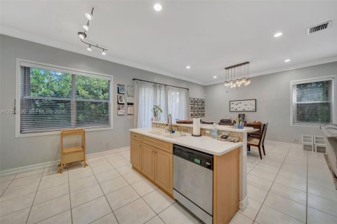 House in Pembroke Pines, Florida 4 bedrooms, 190.82 sq.m. № 2087023 - photo 15
