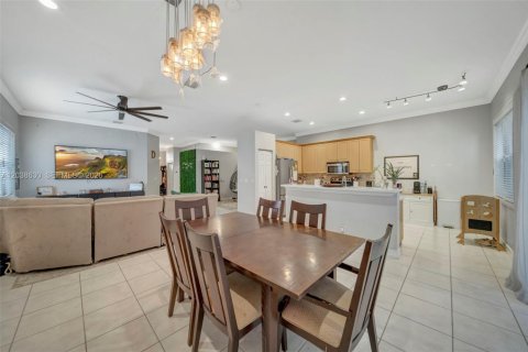 House in Pembroke Pines, Florida 4 bedrooms, 190.82 sq.m. № 2087023 - photo 17