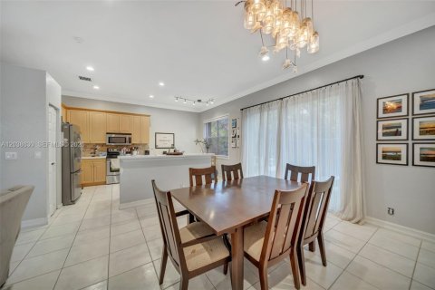 House in Pembroke Pines, Florida 4 bedrooms, 190.82 sq.m. № 2087023 - photo 18