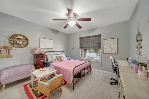 House in Pembroke Pines, Florida 4 bedrooms, 190.82 sq.m. № 2087023 - photo 24