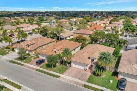 House in Pembroke Pines, Florida 4 bedrooms, 190.82 sq.m. № 2087023 - photo 3