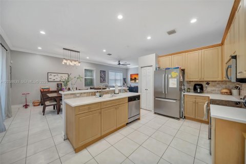 House in Pembroke Pines, Florida 4 bedrooms, 190.82 sq.m. № 2087023 - photo 14