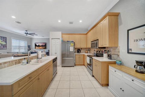 House in Pembroke Pines, Florida 4 bedrooms, 190.82 sq.m. № 2087023 - photo 13