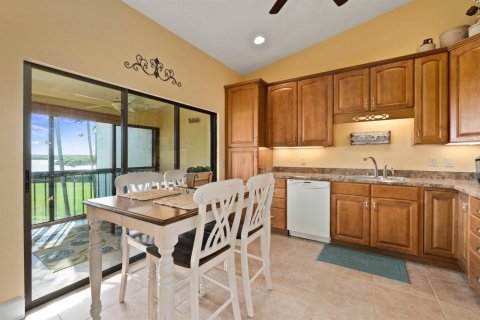 Condo in St. Lucie, Florida, 2 bedrooms № 2146981 - photo 19