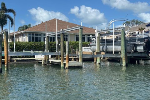 Condo in St. Lucie, Florida, 2 bedrooms № 2146981 - photo 2