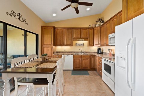 Condo in St. Lucie, Florida, 2 bedrooms № 2146981 - photo 18