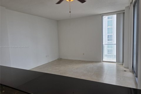 Condominio en alquiler en Miami, Florida, 2 dormitorios, 118.73 m2 № 1961124 - foto 9