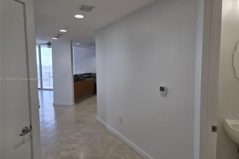 Condominio en alquiler en Miami, Florida, 2 dormitorios, 118.73 m2 № 1961124 - foto 3