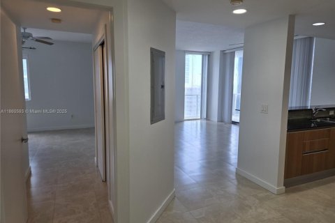 Condominio en alquiler en Miami, Florida, 2 dormitorios, 118.73 m2 № 1961124 - foto 5