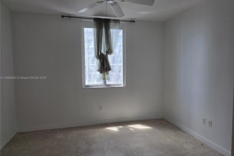 Condominio en alquiler en Miami, Florida, 2 dormitorios, 118.73 m2 № 1961124 - foto 10
