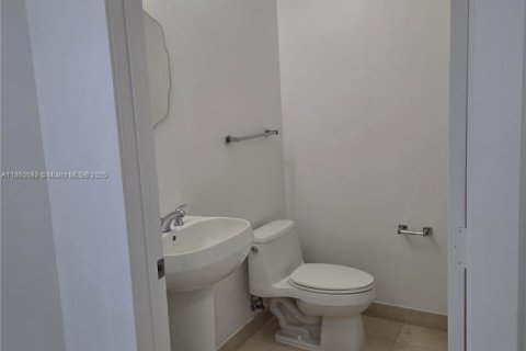 Condominio en alquiler en Miami, Florida, 2 dormitorios, 118.73 m2 № 1961124 - foto 4