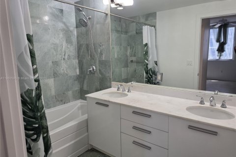 Condominio en alquiler en Miami, Florida, 2 dormitorios, 118.73 m2 № 1961124 - foto 11