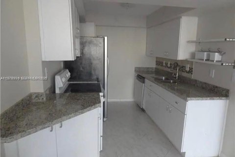 Copropriété à louer à Sunny Isles Beach, Floride: 2 chambres, 122.63 m2 № 2046247 - photo 5