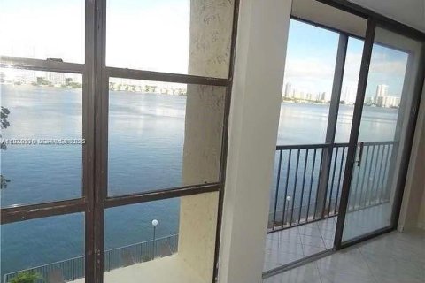 Copropriété à louer à Sunny Isles Beach, Floride: 2 chambres, 122.63 m2 № 2046247 - photo 3