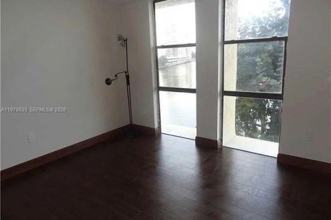 Copropriété à louer à Sunny Isles Beach, Floride: 2 chambres, 122.63 m2 № 2046247 - photo 4