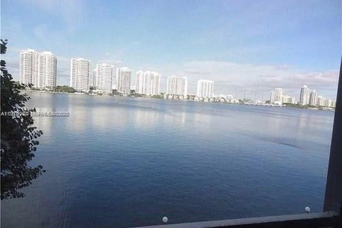 Condo à Sunny Isles Beach, Floride, 2 chambres  № 2046247