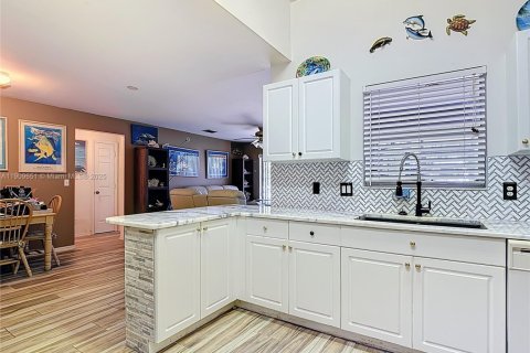 Villa ou maison à vendre à Naples, Floride: 3 chambres, 174.75 m2 № 1965361 - photo 11