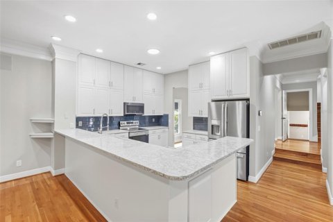 Villa ou maison à louer à Tampa, Floride: 4 chambres, 338.16 m2 № 2383744 - photo 14