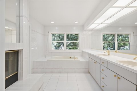 Villa ou maison à louer à Tampa, Floride: 4 chambres, 338.16 m2 № 2383744 - photo 29