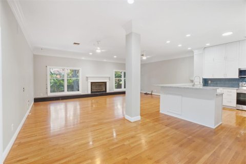 Villa ou maison à louer à Tampa, Floride: 4 chambres, 338.16 m2 № 2383744 - photo 11