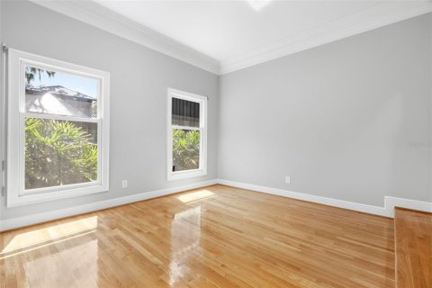 Villa ou maison à louer à Tampa, Floride: 4 chambres, 338.16 m2 № 2383744 - photo 9