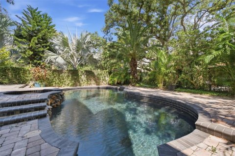 Villa ou maison à louer à Tampa, Floride: 4 chambres, 338.16 m2 № 2383744 - photo 23