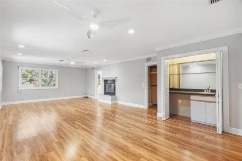 Villa ou maison à louer à Tampa, Floride: 4 chambres, 338.16 m2 № 2383744 - photo 25