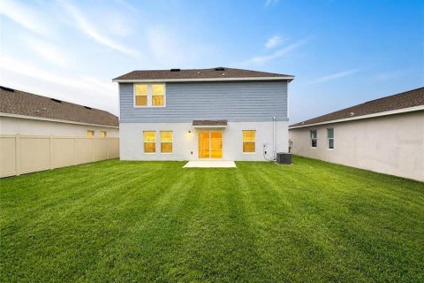 House in Eagle Lake, Florida 4 bedrooms, 198.81 sq.m. № 2202721 - photo 2