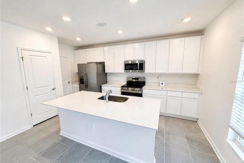 House in Eagle Lake, Florida 4 bedrooms, 198.81 sq.m. № 2202721 - photo 4
