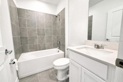 House in Eagle Lake, Florida 4 bedrooms, 198.81 sq.m. № 2202721 - photo 8