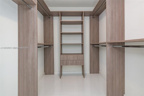 Снять в аренду кондоминиум в Майами, Флорида 1 спальня, 94.57м2, № 2080669 - фото 26