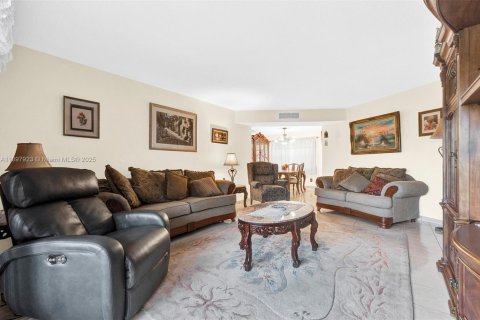 Condominio en venta en Lauderdale Lakes, Florida, 2 dormitorios, 102.38 m2 № 1956019 - foto 6