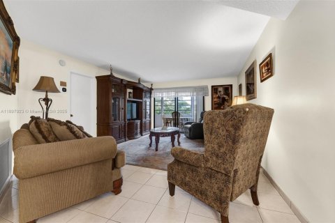 Condominio en venta en Lauderdale Lakes, Florida, 2 dormitorios, 102.38 m2 № 1956019 - foto 8
