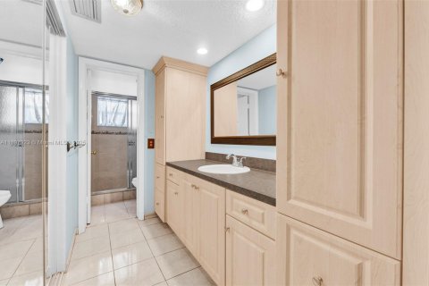 Condominio en venta en Lauderdale Lakes, Florida, 2 dormitorios, 102.38 m2 № 1956019 - foto 11