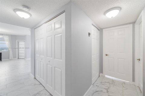 Купить кондоминиум в Халландейл-Бич, Флорида 2 спальни, 124.49м2, № 1962225 - фото 26